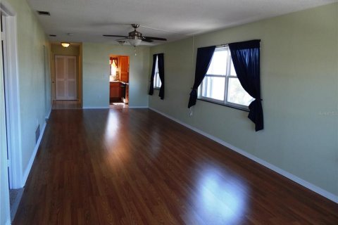 Condo in Saint Petersburg, Florida, 2 bedrooms  № 2202086 - photo 18