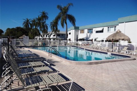 Condo in Saint Petersburg, Florida, 2 bedrooms  № 2202086 - photo 7