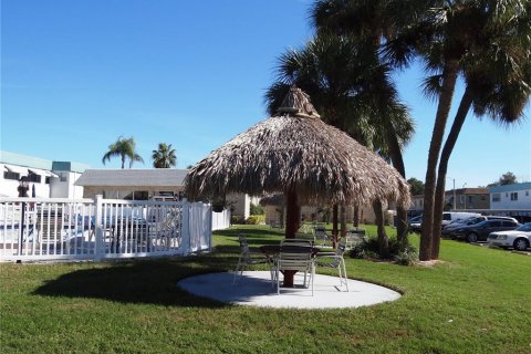 Condo in Saint Petersburg, Florida, 2 bedrooms  № 2202086 - photo 5