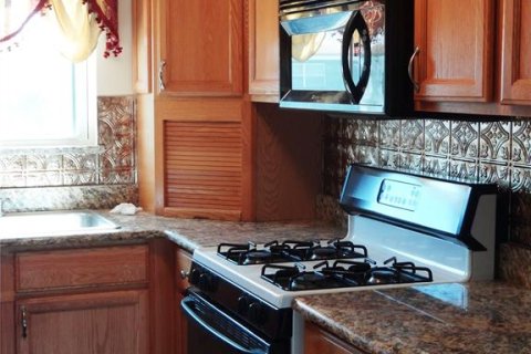 Condo in Saint Petersburg, Florida, 2 bedrooms  № 2202086 - photo 9