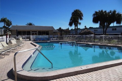Condo in Saint Petersburg, Florida, 2 bedrooms  № 2202086 - photo 3