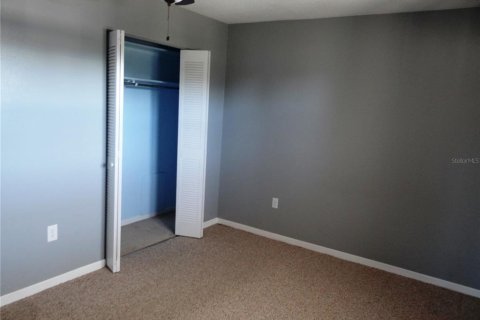 Condo in Saint Petersburg, Florida, 2 bedrooms  № 2202086 - photo 13
