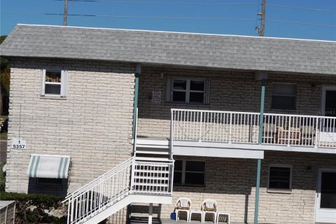 Condo in Saint Petersburg, Florida, 2 bedrooms  № 2202086 - photo 23