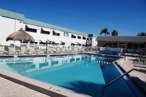 Condo in Saint Petersburg, Florida, 2 bedrooms  № 2202086 - photo 4