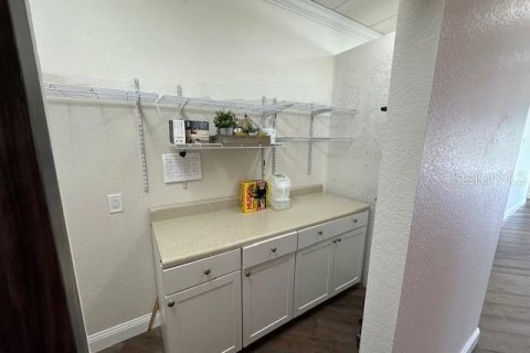 Immobilier commercial à louer à Punta Gorda, Floride: 594.67 m2 № 1688000 - photo 8