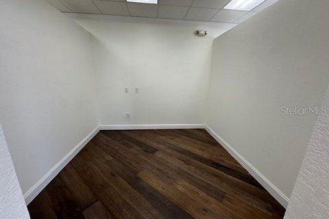 Immobilier commercial à louer à Punta Gorda, Floride: 594.67 m2 № 1688000 - photo 6