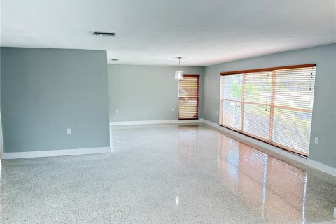 House in Clearwater, Florida 4 bedrooms, 229.93 sq.m. № 2097959 - photo 8