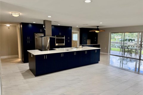 House in Clearwater, Florida 4 bedrooms, 229.93 sq.m. № 2097959 - photo 5