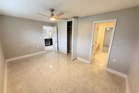 House in Clearwater, Florida 4 bedrooms, 229.93 sq.m. № 2097959 - photo 23