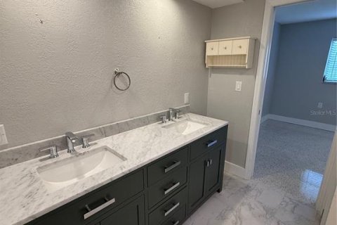 House in Clearwater, Florida 4 bedrooms, 229.93 sq.m. № 2097959 - photo 26