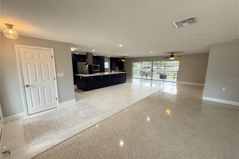 House in Clearwater, Florida 4 bedrooms, 229.93 sq.m. № 2097959 - photo 11