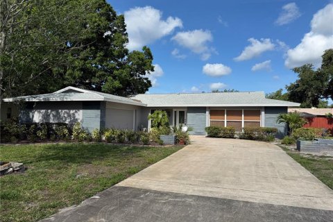 House in Clearwater, Florida 4 bedrooms, 229.93 sq.m. № 2097959 - photo 2