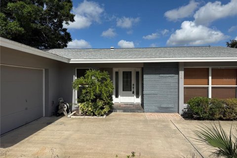 House in Clearwater, Florida 4 bedrooms, 229.93 sq.m. № 2097959 - photo 3