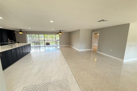 House in Clearwater, Florida 4 bedrooms, 229.93 sq.m. № 2097959 - photo 4