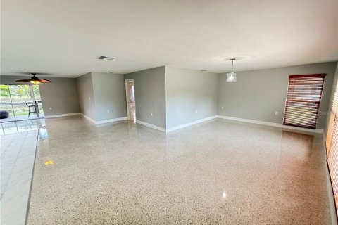 House in Clearwater, Florida 4 bedrooms, 229.93 sq.m. № 2097959 - photo 10