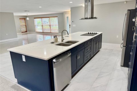 House in Clearwater, Florida 4 bedrooms, 229.93 sq.m. № 2097959 - photo 14