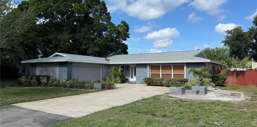 House in Clearwater, Florida 4 bedrooms, 229.93 sq.m. № 2097959