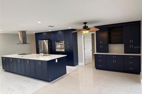 House in Clearwater, Florida 4 bedrooms, 229.93 sq.m. № 2097959 - photo 7