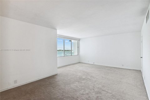 Condominio en venta en Miami Beach, Florida, 69.31 m2 № 1702513 - foto 4