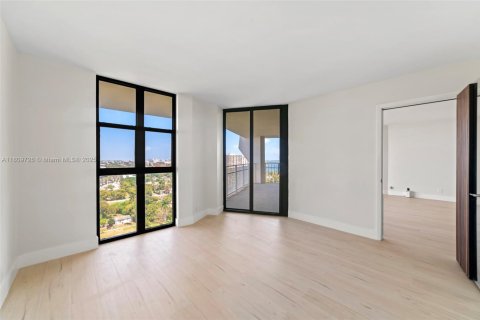 Condo in Miami, Florida, 2 bedrooms  № 1752348 - photo 15
