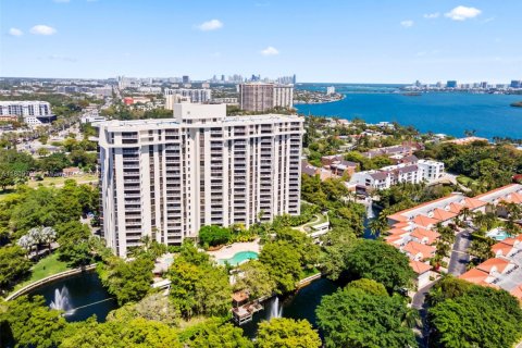 Condo in Miami, Florida, 2 bedrooms  № 1752348 - photo 18
