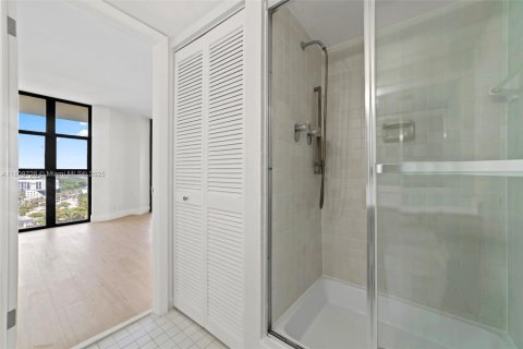 Condo in Miami, Florida, 2 bedrooms  № 1752348 - photo 26