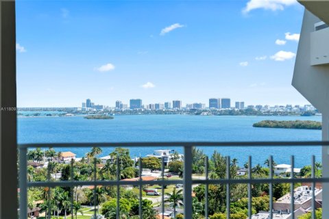 Condo in Miami, Florida, 2 bedrooms  № 1752348 - photo 5