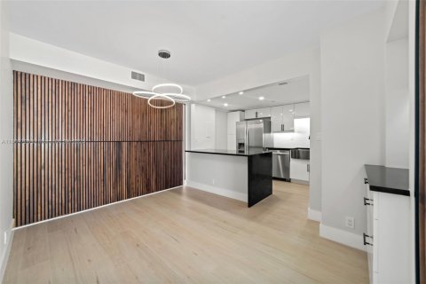 Condo in Miami, Florida, 2 bedrooms  № 1752348 - photo 4