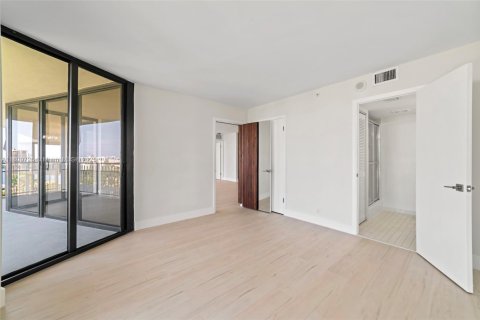 Condo in Miami, Florida, 2 bedrooms  № 1752348 - photo 24