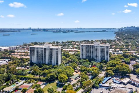 Condo in Miami, Florida, 2 bedrooms  № 1752348 - photo 17