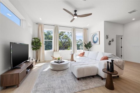 Townhouse in Saint Petersburg, Florida 3 bedrooms, 211.82 sq.m. № 1666281 - photo 11