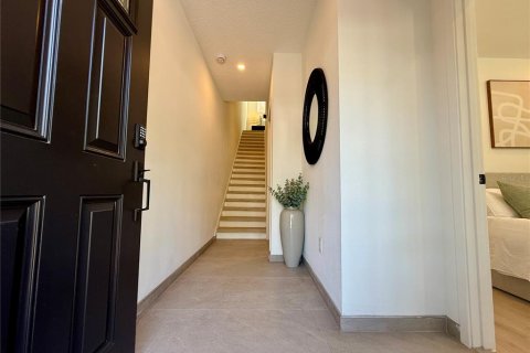 Townhouse in Saint Petersburg, Florida 3 bedrooms, 211.82 sq.m. № 1666281 - photo 5