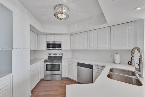 Condominio en alquiler en Miami Beach, Florida, 2 dormitorios, 117.99 m2 № 1951951 - foto 18