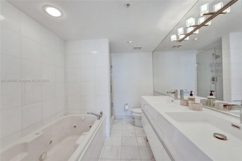 Condominio en alquiler en Miami Beach, Florida, 2 dormitorios, 117.99 m2 № 1951951 - foto 9