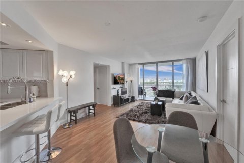 Condominio en alquiler en Miami Beach, Florida, 2 dormitorios, 117.99 m2 № 1951951 - foto 22