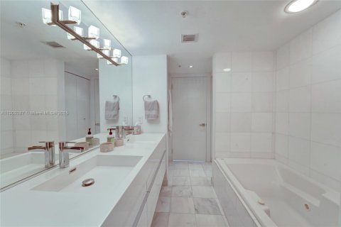 Condominio en alquiler en Miami Beach, Florida, 2 dormitorios, 117.99 m2 № 1951951 - foto 10