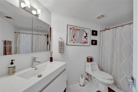 Condominio en alquiler en Miami Beach, Florida, 2 dormitorios, 117.99 m2 № 1951951 - foto 19