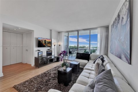 Condominio en alquiler en Miami Beach, Florida, 2 dormitorios, 117.99 m2 № 1951951 - foto 3