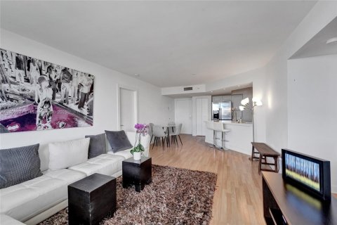 Condominio en alquiler en Miami Beach, Florida, 2 dormitorios, 117.99 m2 № 1951951 - foto 6