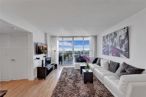 Condominio en alquiler en Miami Beach, Florida, 2 dormitorios, 117.99 m2 № 1951951 - foto 2