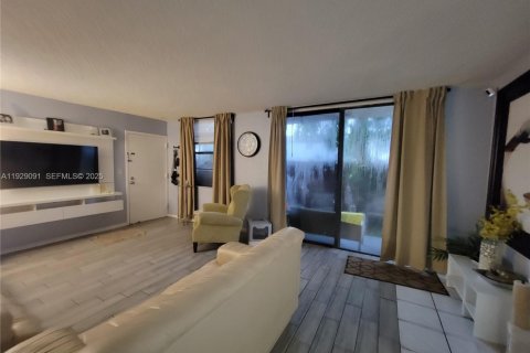 Condo in Lauderhill, Florida, 2 bedrooms  № 1987459 - photo 17