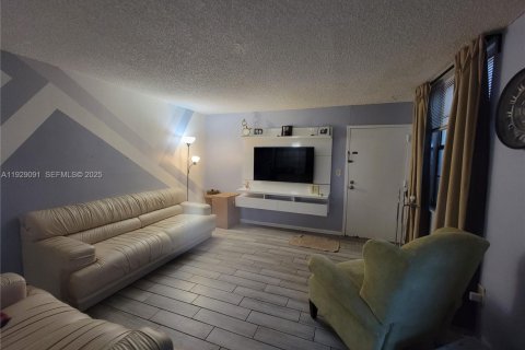 Condo in Lauderhill, Florida, 2 bedrooms  № 1987459 - photo 5
