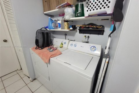 Condo in Lauderhill, Florida, 2 bedrooms  № 1987459 - photo 10