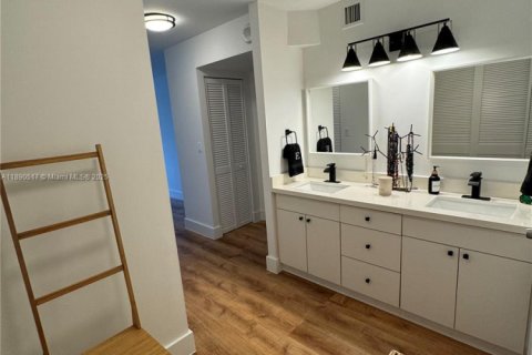 Copropriété à louer à Key Biscayne, Floride: 2 chambres, 124.02 m2 № 1946495 - photo 9