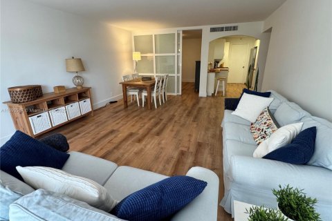 Copropriété à louer à Key Biscayne, Floride: 2 chambres, 124.02 m2 № 1946495 - photo 1