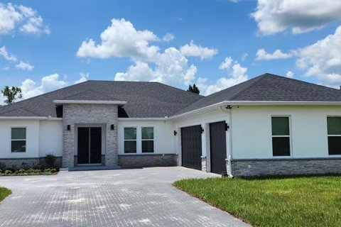 House in Orlando, Florida 4 bedrooms, 284.1 sq.m. № 1884833 - photo 1