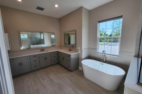 House in Orlando, Florida 4 bedrooms, 284.1 sq.m. № 1884833 - photo 4
