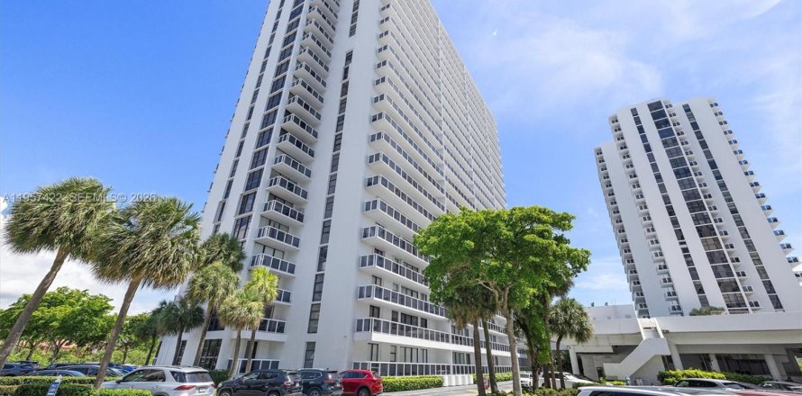 Кондоминиум с 3 спальнями в Авентура, Флорида № 2025222