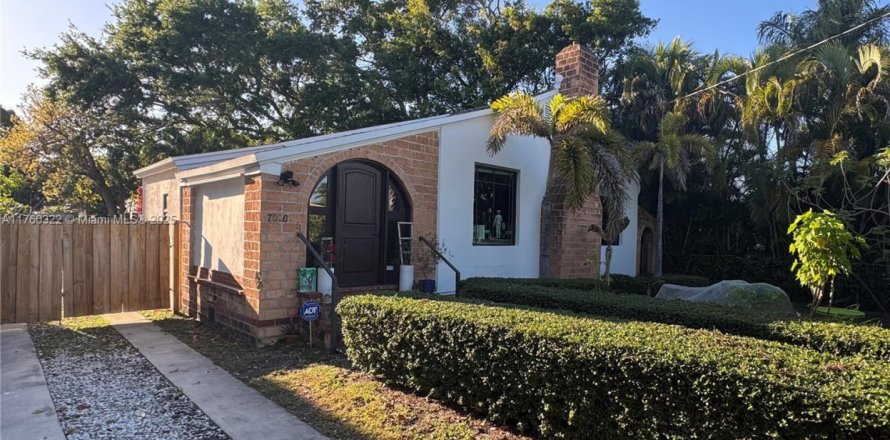 Casa en Miami, Florida 2 dormitorios, 113.99 m2 № 1707470