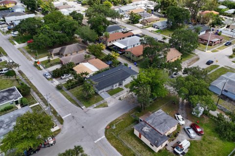 Villa ou maison à vendre à Hollywood, Floride: 3 chambres, 157 m2 № 2069914 - photo 25